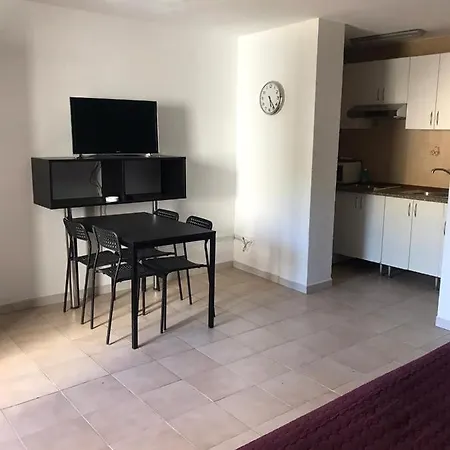 Nightlife Apartment *